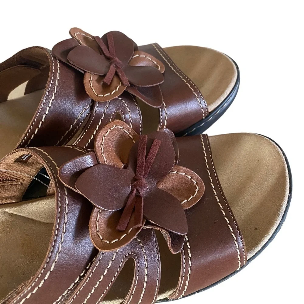 CLARKS COMFORT LEATHER COLLECTION SLIP-ONS BROWN 2” Heel Leather Flower …